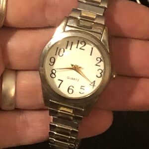 3/$32 VTG 90s Quartz Wristwatch/Silver Tone Stretch Metal Band & Large Numbers